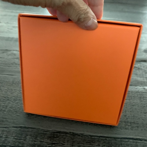 Hermès Orange Box, 5”x5”x1” jewelry box - Picture 3 of 4